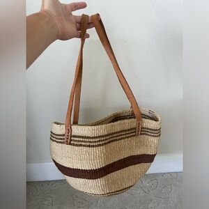 Jute bag with leather straps